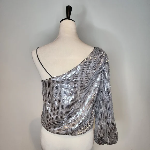 NWT Alice And Olivia Lucinda Sequin Asymmetric Top Size M - Picture 4 of 8